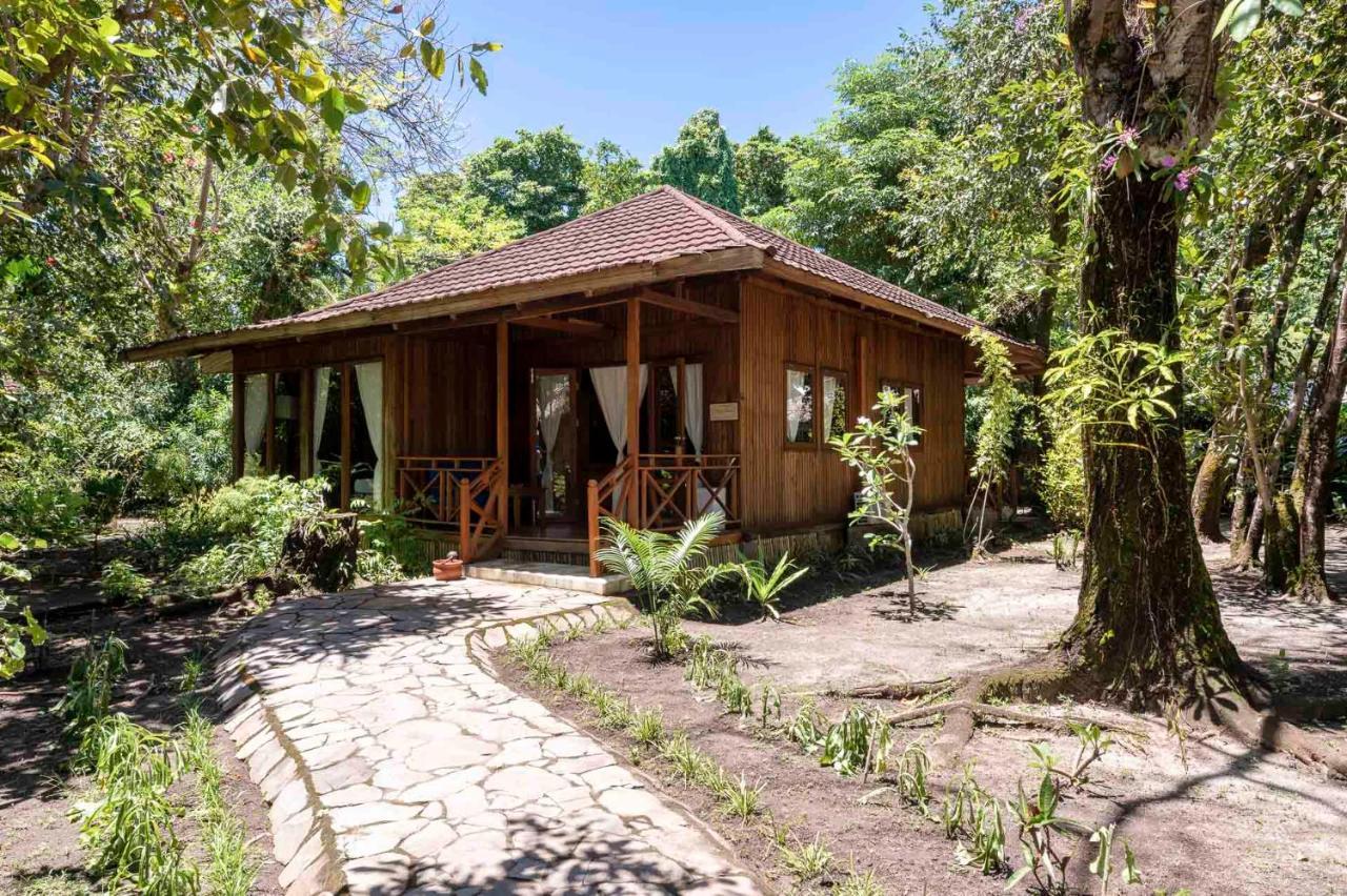 Siladen Resort & Spa Bunaken Buitenkant foto